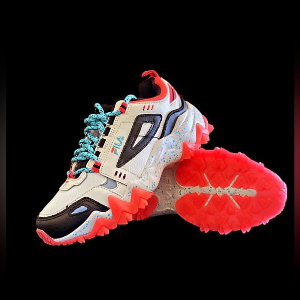 Fila Oakmont Tr Womens  Athletic Shoe – Gardenia / Black / Diva Pink